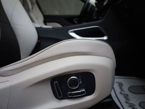Used 2019 Jaguar F-PACE R-Sport AWD/4WD image 32