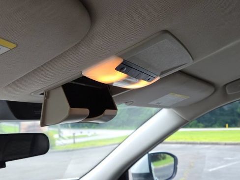 Used 2022 Nissan Pathfinder S FWD image 21