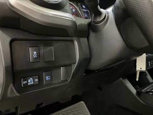 Certified 2022 Toyota Tacoma SR5 AWD/4WD image 15