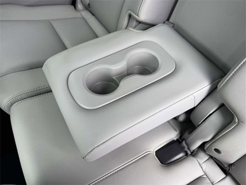 Used 2020 Honda Pilot Touring image 11