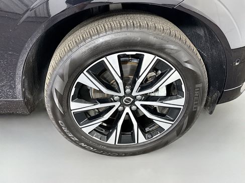 Used 2025 Volvo XC60 B5 Plus image 32