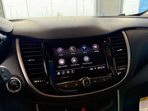 Used 2020 Chevrolet Trax LT w/ LT Convenience Package FWD image 16