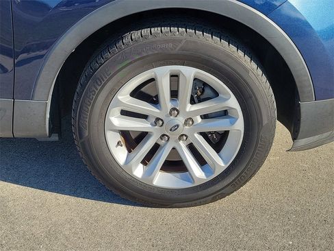 Used 2017 Ford Explorer XLT w/ Equipment Group 202A image 7