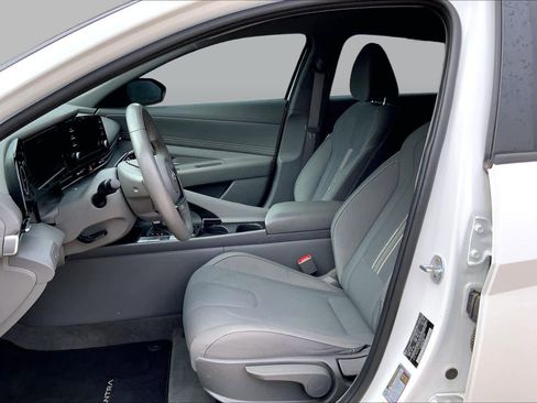 Used 2021 Hyundai Elantra SEL w/ Convenience Package FWD image 8