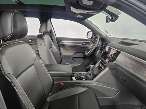 Used 2022 Volkswagen Atlas Cross Sport SE FWD image 14