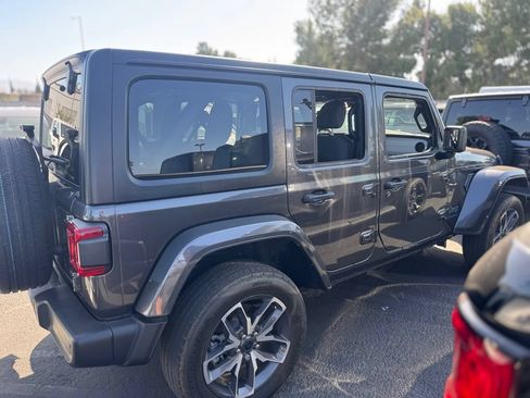 Used 2024 Jeep Wrangler Unlimited w/ Convenience Group AWD/4WD image 7