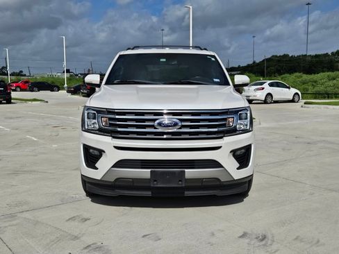 Used 2018 Ford Expedition XLT w/ Equipment Group 201A RWD image 2