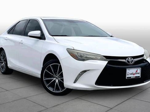 Used 2015 Toyota Camry XSE FWD image 3