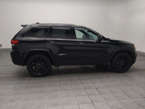 Used 2017 Jeep Grand Cherokee Altitude AWD/4WD image 10