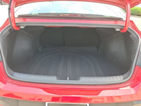 Used 2025 Hyundai Elantra SEL FWD image 8