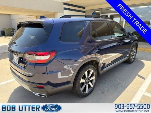 Used 2025 Honda Pilot Touring image 4