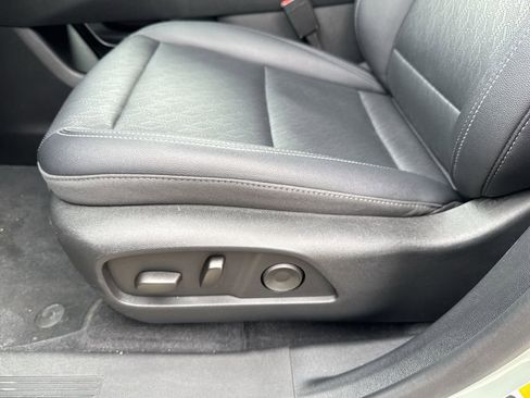 Certified 2025 Chevrolet Equinox LT w/ Convenience Package II image 11