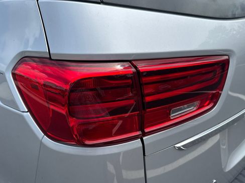 Used 2020 Kia Sedona EX FWD image 8