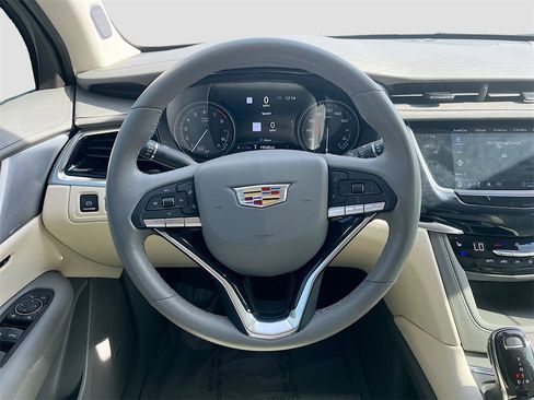Used 2024 Cadillac XT6 Premium Luxury w/ Technology Package image 11