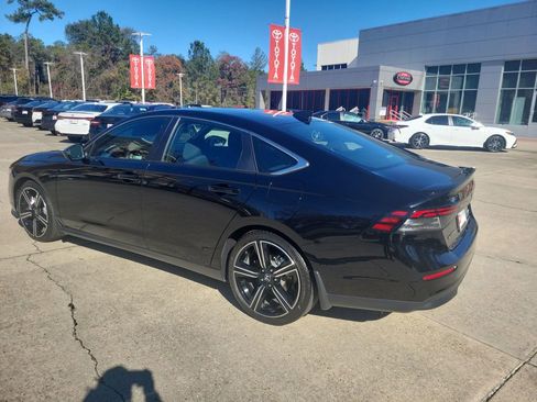 Used 2023 Honda Accord Sport image 3