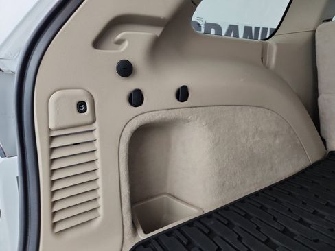 Used 2018 Jeep Grand Cherokee Overland image 34