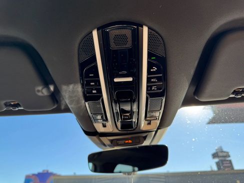 Used 2021 Porsche Cayenne image 33