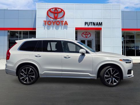 Used 2020 Volvo XC90 T6 Momentum AWD/4WD image 3