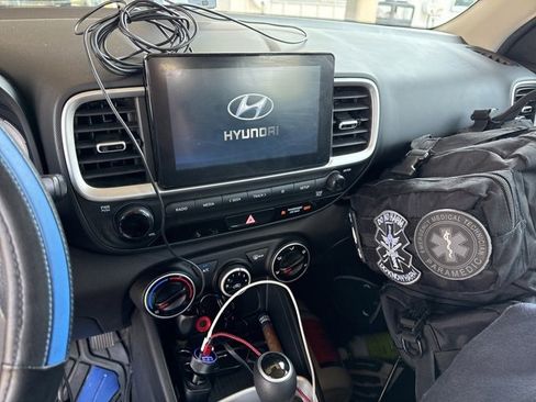 Used 2021 Hyundai Venue SE image 7