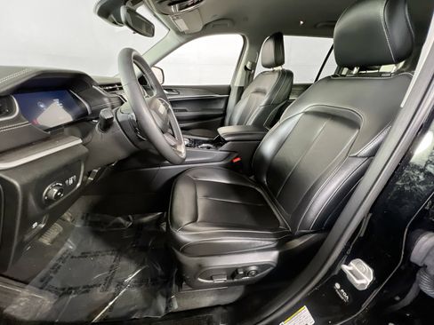 Used 2023 Jeep Grand Cherokee L Limited image 21