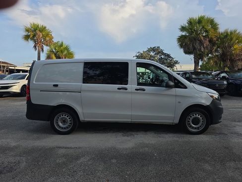 Used 2021 Mercedes-Benz Metris image 9