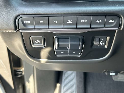 Used 2024 Cadillac Escalade ESV Sport Platinum w/ LPO, ONYX Package AWD/4WD image 18