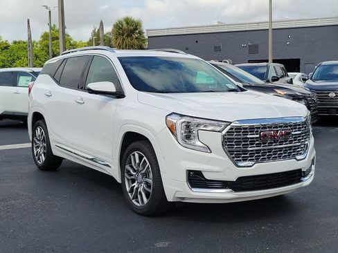 Used 2023 GMC Terrain Denali w/ Denali Premium Package AWD/4WD image 3