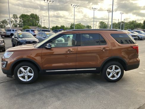 Used 2017 Ford Explorer XLT w/ Equipment Group 201A AWD/4WD image 5