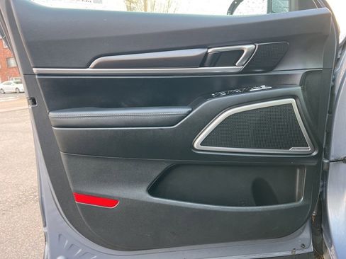 Used 2023 Kia Telluride LX image 11