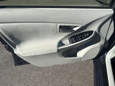 Used 2014 Toyota Prius Five image 10