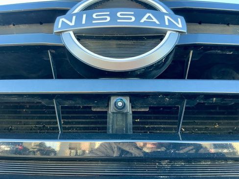 Used 2023 Nissan Pathfinder Platinum w/ Black Appearance Package image 9