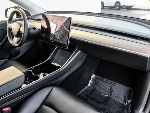 Used 2020 Tesla Model Y Long Range image 12