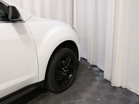 Used 2017 Chevrolet Equinox LT w/ Sport Edition image 22