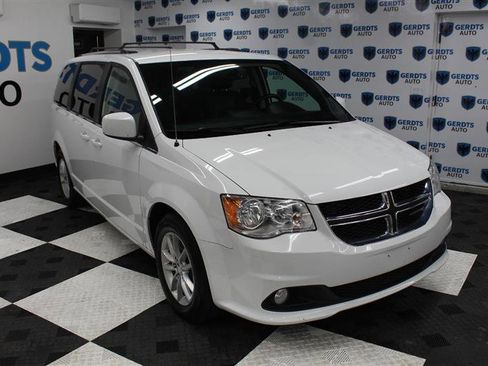 Used 2018 Dodge Grand Caravan SXT image 5