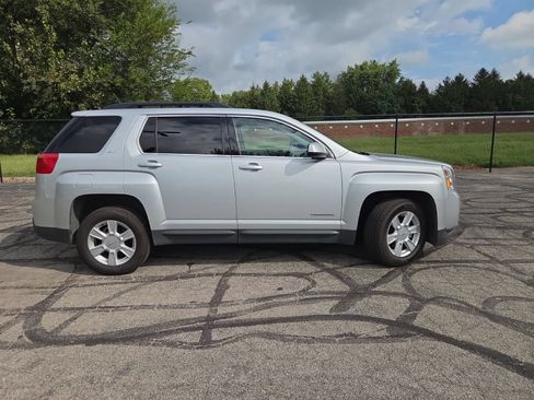 Used 2013 GMC Terrain SLT w/ Safety Package FWD image 2