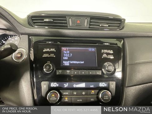 Used 2017 Nissan Rogue SV FWD image 33