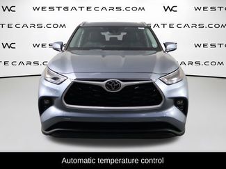Used 2023 Toyota Highlander XLE FWD video 2