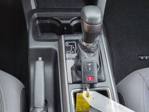 Used 2016 Toyota Tacoma TRD Sport image 18