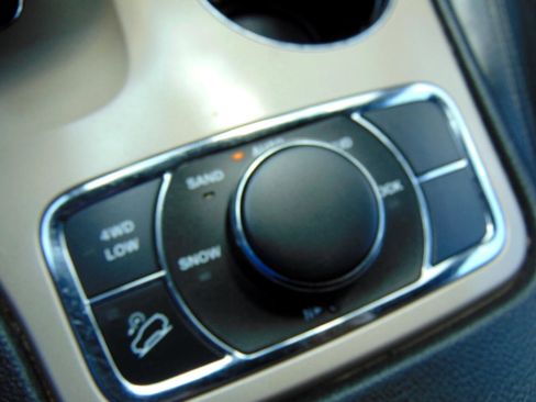 Used 2014 Jeep Grand Cherokee Limited image 16