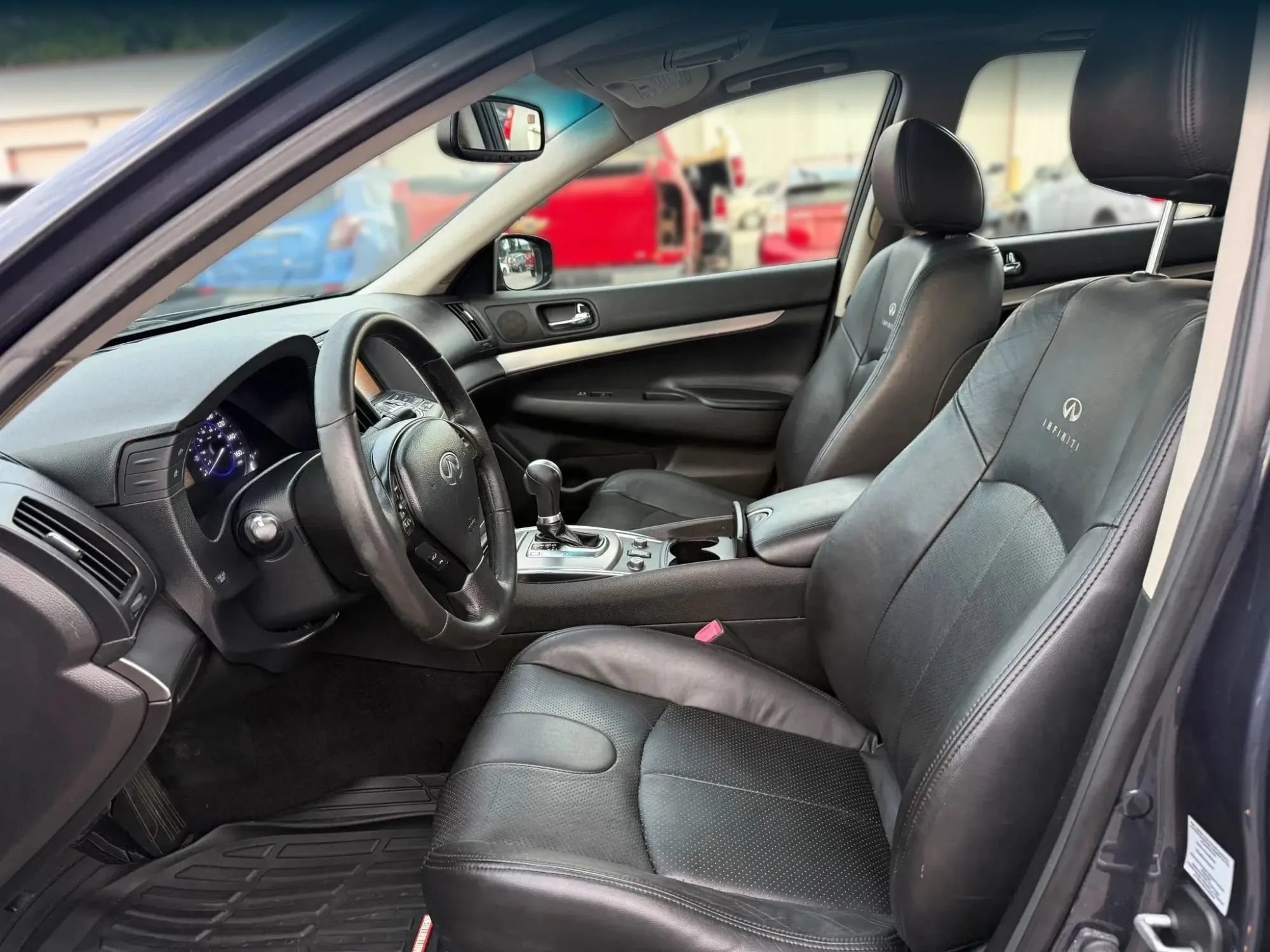 Used 2011 INFINITI G25 x w/ Moonroof Pkg AWD/4WD image 2