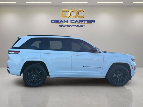 Used 2023 Jeep Grand Cherokee 30th Anniversary image 6