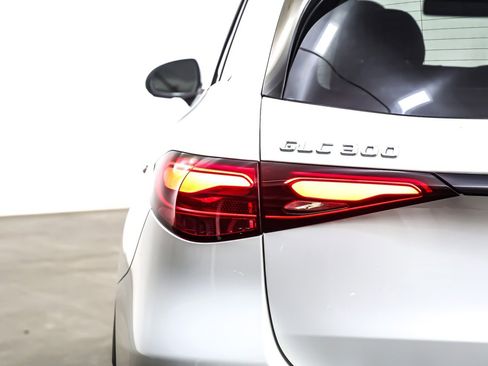 Used 2023 Mercedes-Benz GLC 300 w/ Exclusive Trim Package image 15