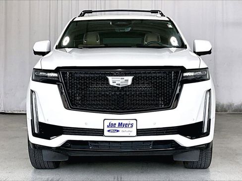 Used 2023 Cadillac Escalade ESV Sport w/ LPO, ONYX Package image 3