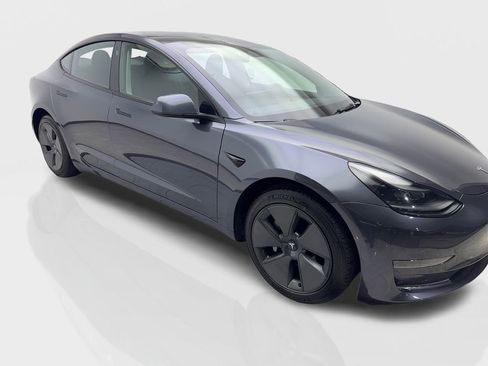 Used 2023 Tesla Model 3 Standard Range image 12
