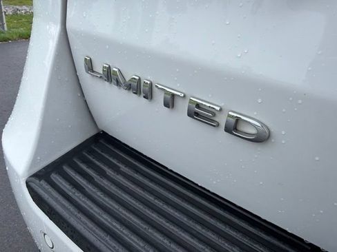 Used 2019 Ford Expedition Limited w/ Equipment Group 302A AWD/4WD image 9