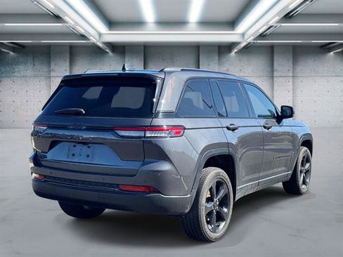 Used 2023 Jeep Grand Cherokee Altitude AWD/4WD image 4