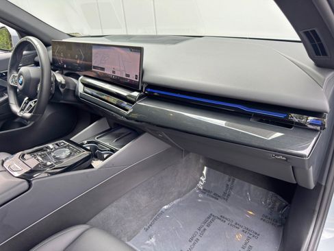 Used 2024 BMW 530i w/ M Sport Package RWD image 15