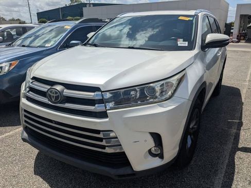 Used 2019 Toyota Highlander Limited Platinum image 2