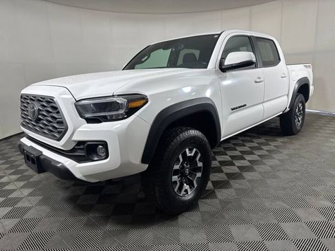 Used 2023 Toyota Tacoma TRD Off-Road w/ Technology Package AWD/4WD image 8