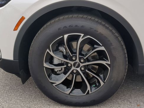 New 2026 Lincoln Nautilus Premier image 9